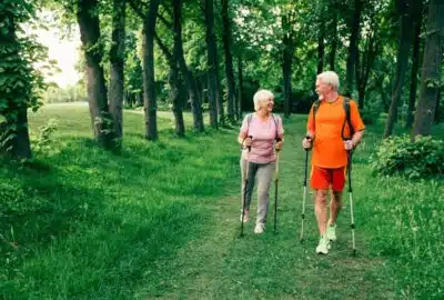 Les bienfaits de la marche pour les seniors rester en forme à tout âge