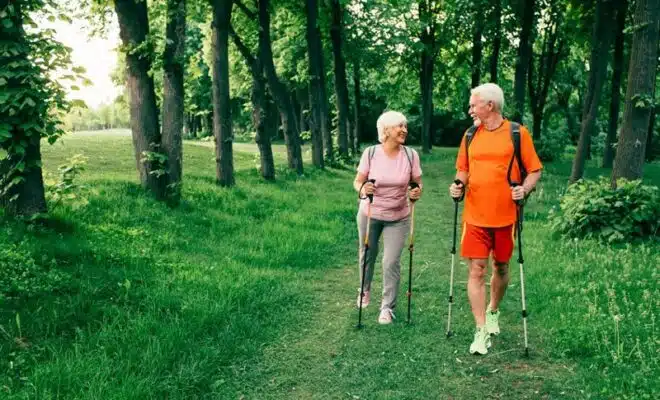 Les bienfaits de la marche pour les seniors rester en forme à tout âge